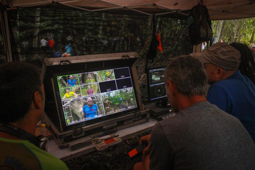 El equipo de dirección visionando el duelo entre Eiharne y Gorrotxa
