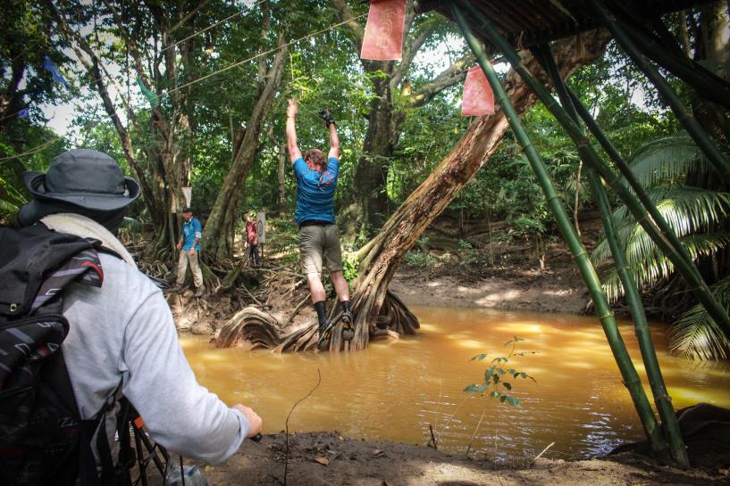 Gorrotxa cae al agua en el duelo