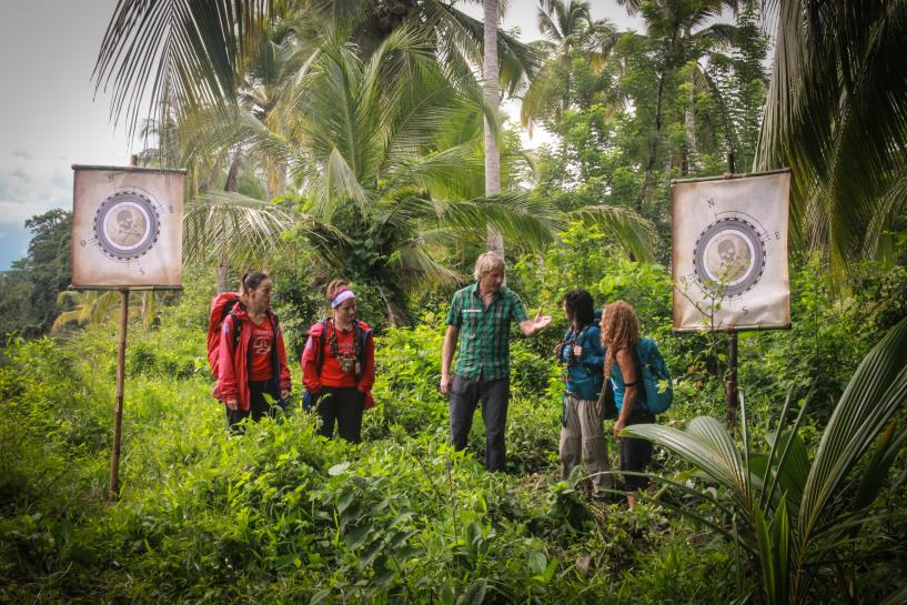 El presentador Julian Iantzi, con los concursantes, instantes antes al Duelo. (Foto: EiTB)