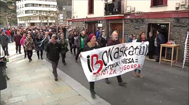 Ibon Iparragirre larri gaixo dagoen presoa aske uzteko egindako manifestazio bat. Argazkia: EiTB