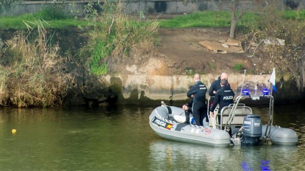 Búsqueda de Marta del Castillo en el Guadalquivir. EFE