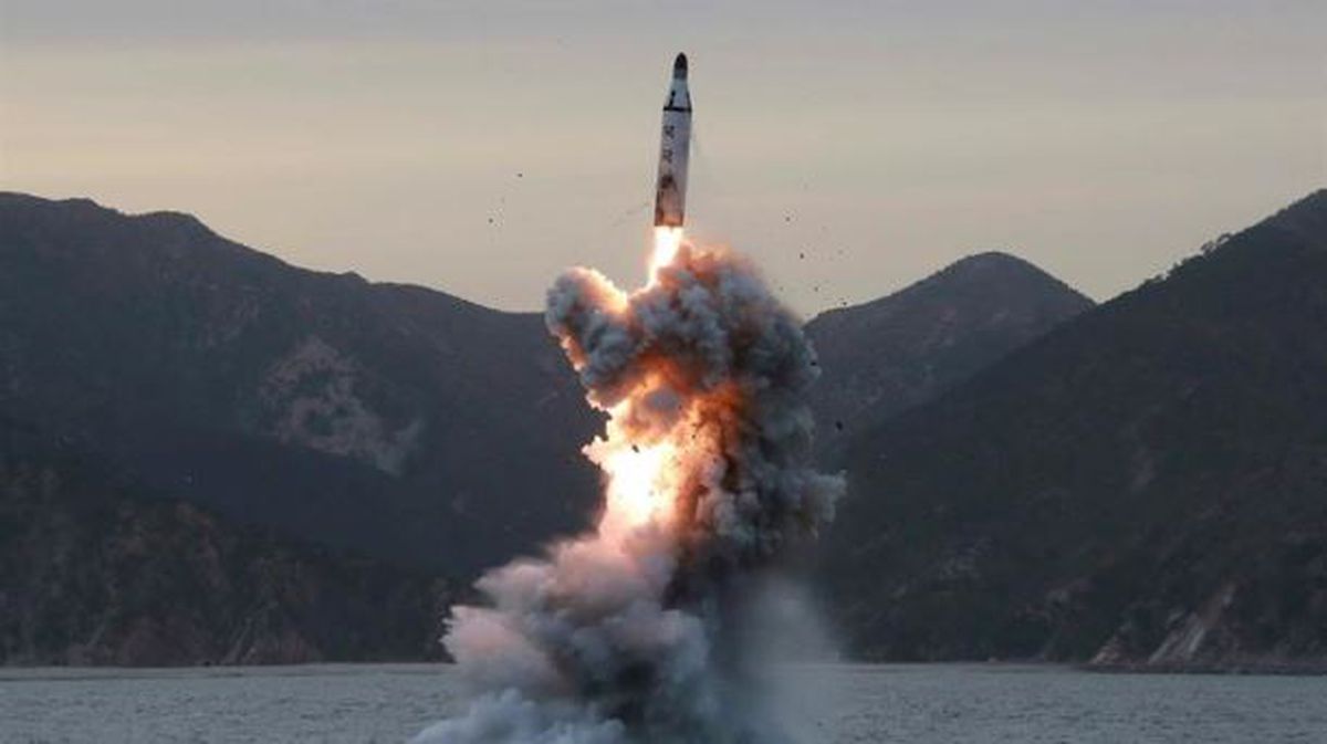 Misil balístico lanzado por Corea de Norte. Foto de archivo: EFE