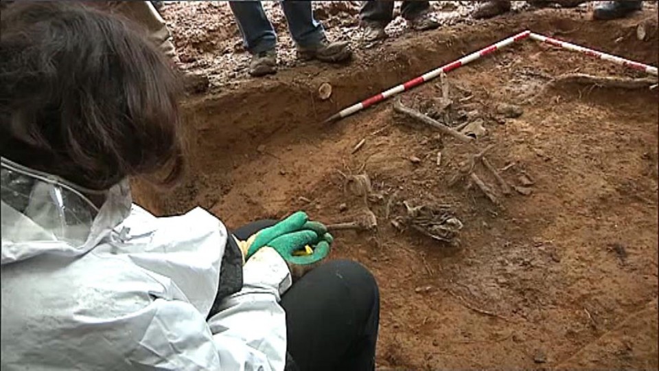 Imagen de una exhumación realizada en Legutio. Foto de archivo: Aranzadi