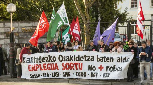 Concentración antes de la mesa sectorial de Osakidetza. Foto: EFE