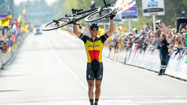 Philippe Gilbert, en la meta del Tour de Flandes / EFE.