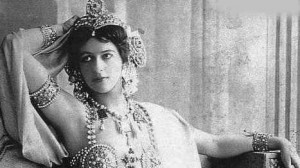 Locusta. Mata Hari. Poemas de Ángela Figueroa. David Hockeney