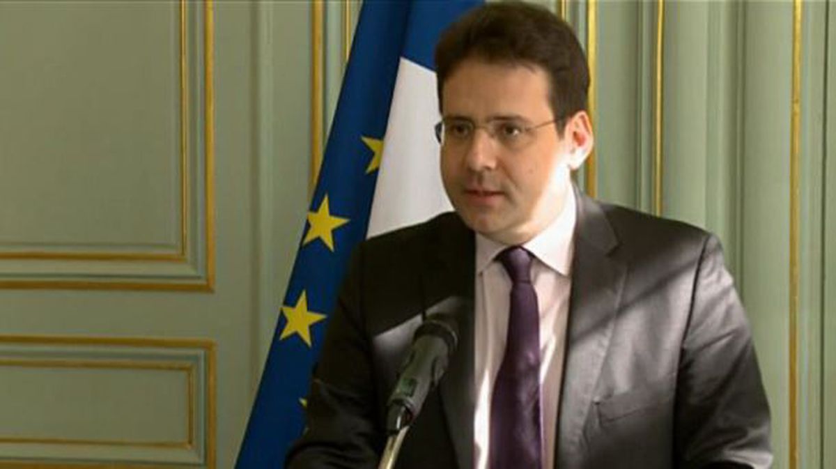 Francia considera la entrega 'unilateral' de armas 'un gran paso'