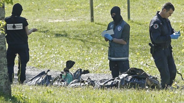 Frantziako Polizia ETAren armak biltzen. EFE