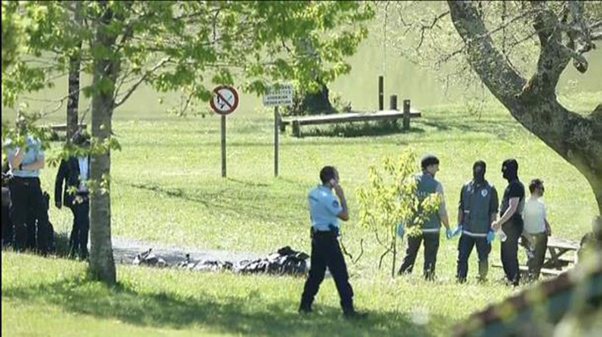 La Policía francesa recoge las armas de ETA de uno de los depósitos