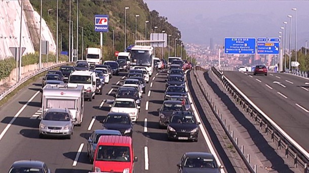 Tráfico de camino a Cantabria. Foto: EiTB