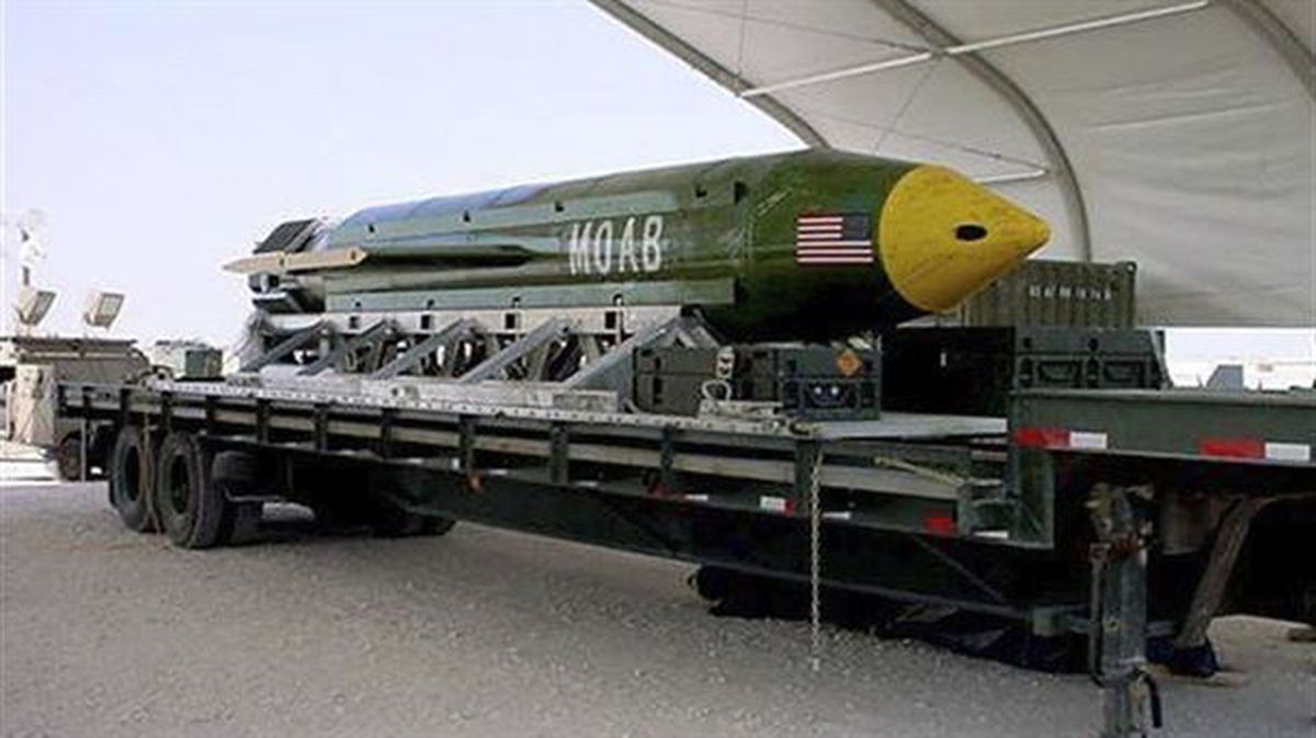 Bomba GBU-43 Massive Ordnance Air Blast, lanzado por EE. UU. en Afganistán. Foto de archivo: EFE