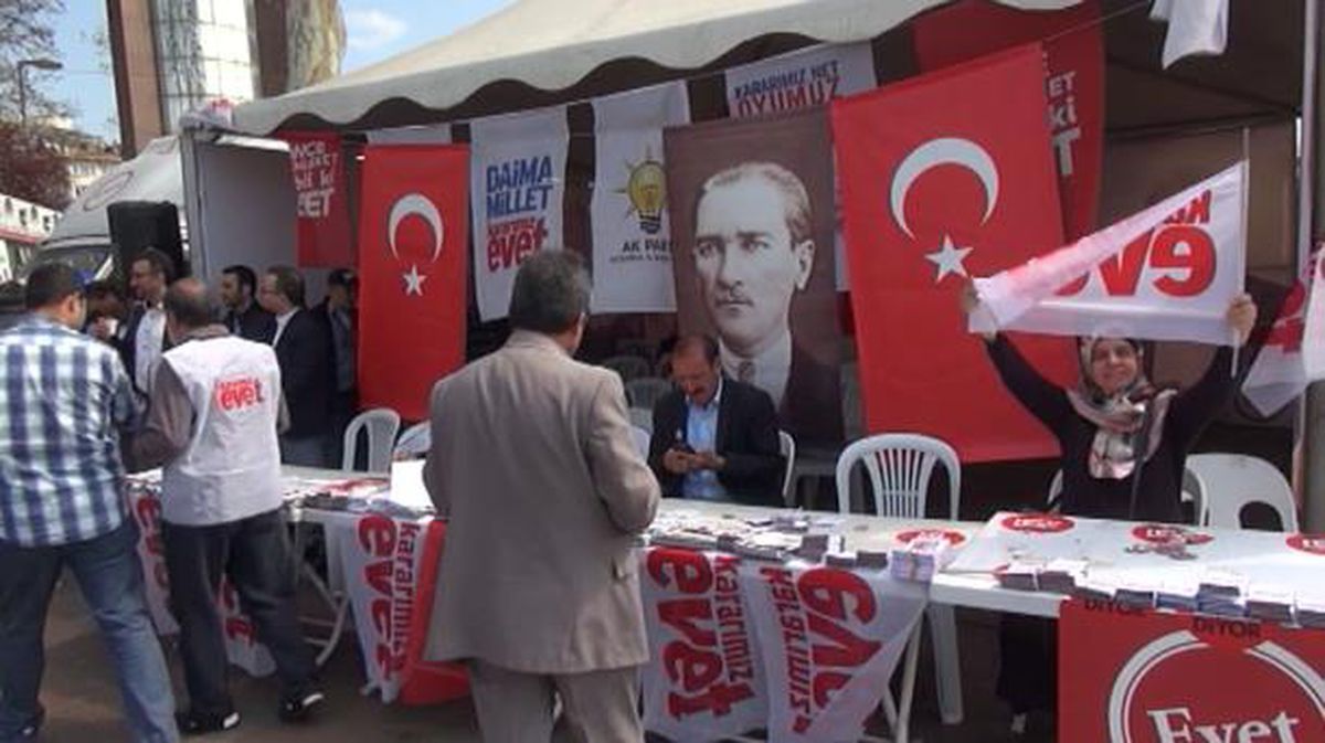 Últimas horas de campaña para el decisivo referéndum de mañana en Turquía