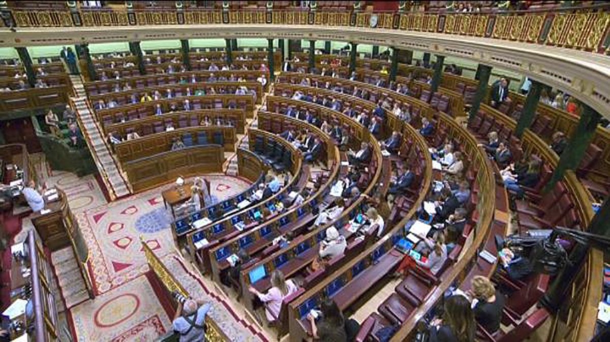 Podemosek Rajoyren kontra aurkeztu zuen zentsura-mozioa gaur, eztabaidagai