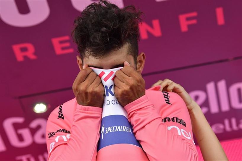 Gaviriak musu eman dio liderraren jertseari.