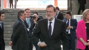 Rajoyren eta Puigdemonten arteko bostekoa eta CAF Elhuyar sariak hizpide