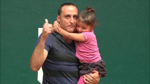 El emocionado aplauso de despedida al campeón