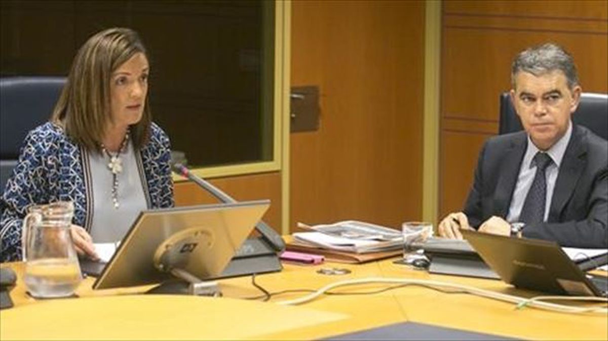 La consejera de Empleo, Beatriz Artolazabal, en el Parlamento Vasco. Foto de archivo: EFE