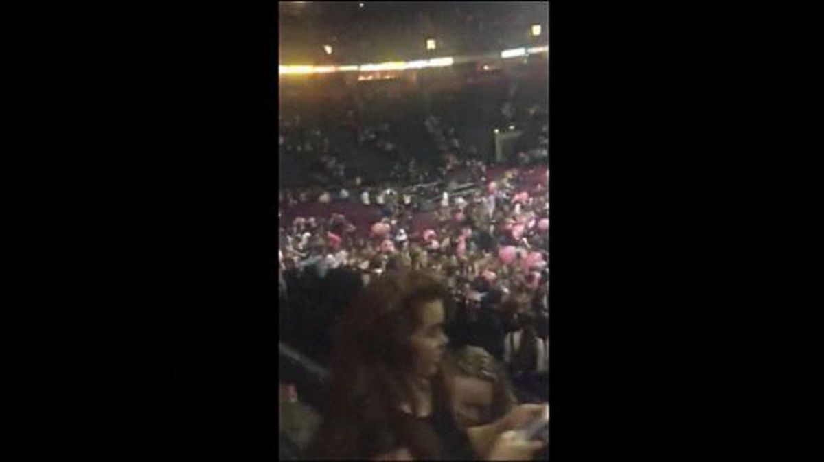Tensión en el Manchester Arena tras la explosión que deja más de 20 muertos