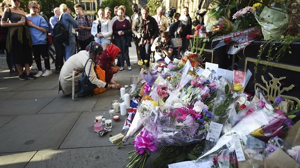 Vigilia, en homenaje a las víctimas. Foto: EFE.