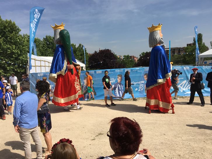 Erraldoiak Araba Hiriko giroa alaitzen. Argazkia: Radio Vitoria