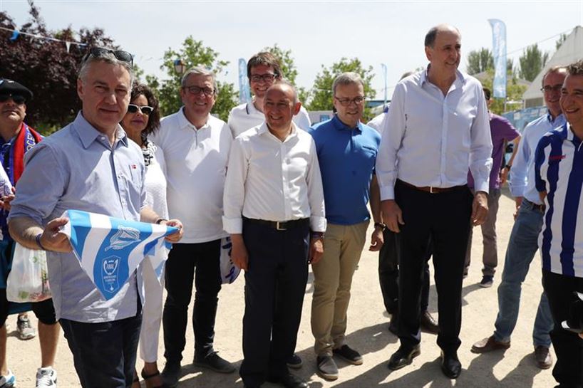 Agintariak Araba Hiria irekitzeko ekitaldia ofizialean. Argazkia: EFE