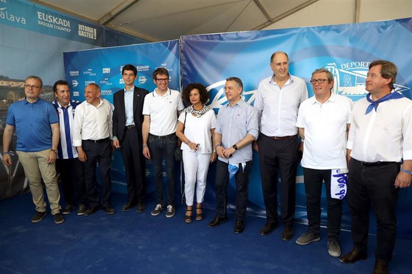 Agintariak Araba Hiria irekitzeko ekitaldia ofizialean. Argazkia: EFE