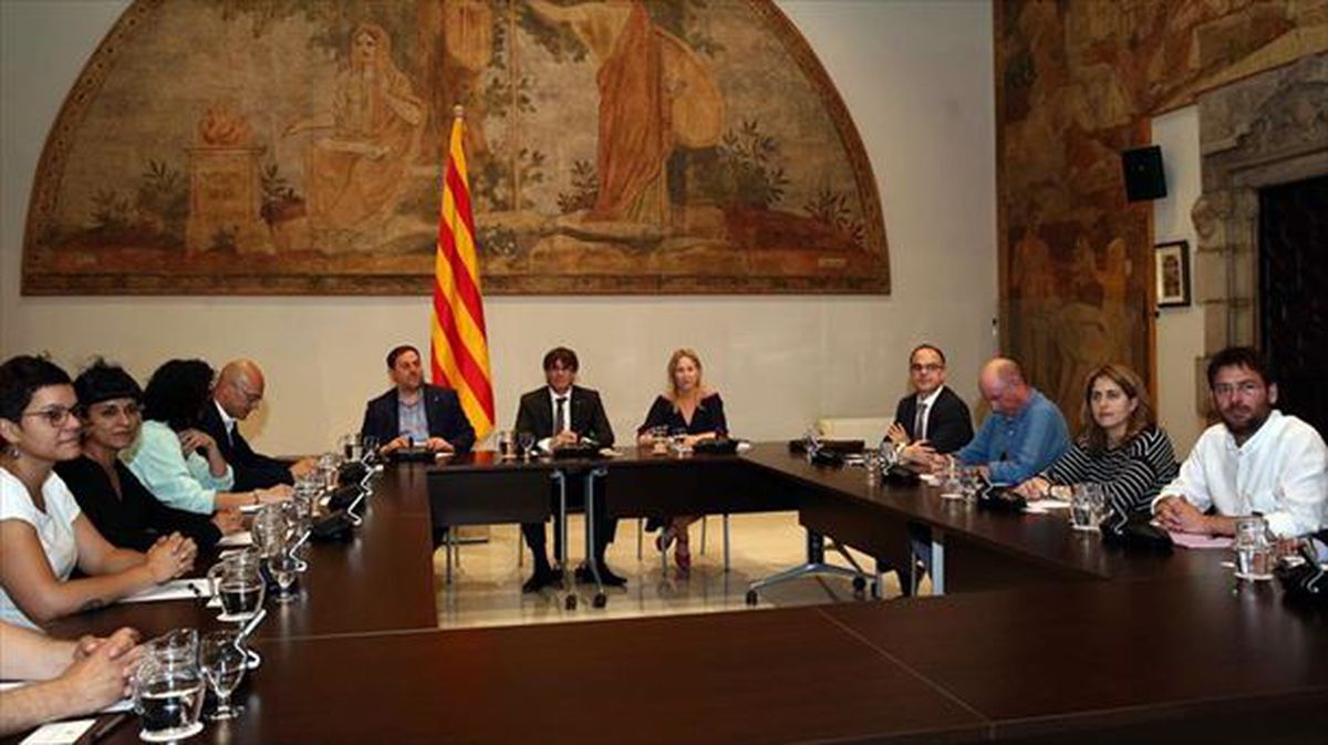 Reunión de los partidos favorables al referéndum en la Generalitat. Foto: EFE