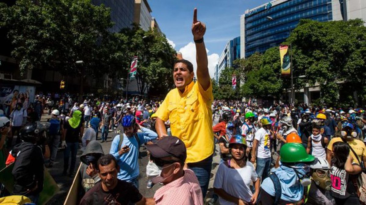 Ehunka ikasle izan dira Maduroren Gobernuaren "errepresioa" salatzeko protestan. Argazkia: EFE