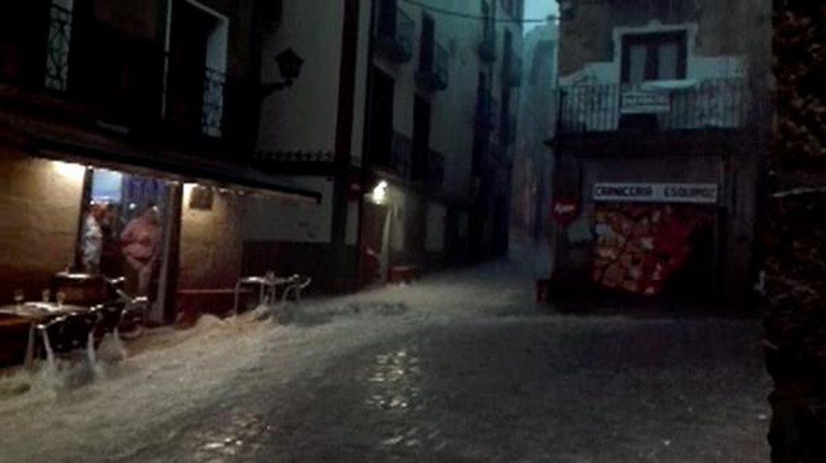 Una tormenta anega calles y bajos de Navarra en 10 minutos. Foto: EiTB