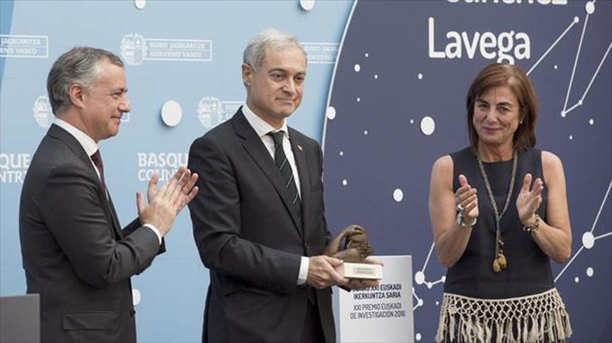 Agustín Sánchez Lavega recibe el Premio Euskadi de Investigación 2016. Foto: EFE