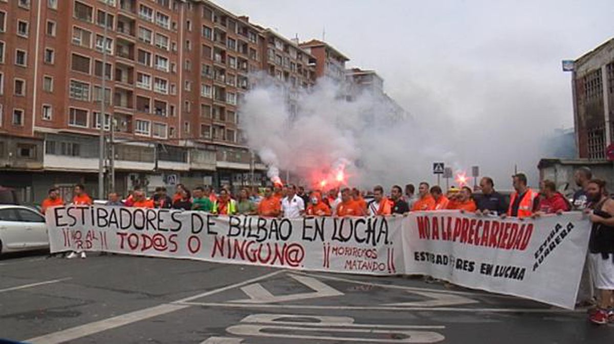 Protesta de los estibadores de Bilbao. EFE. 