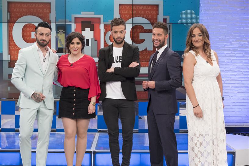 Aritz, Julen eta kuxkuxeroak. Argazkia: EiTB