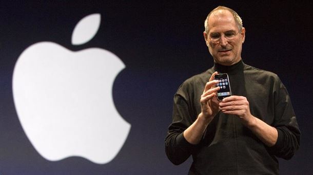 Steve Jobs durante la presentación del primer iPhone el 9 de junio de 2007. Foto: EFE