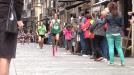 Pamploneses corren la popular carrera del encierro