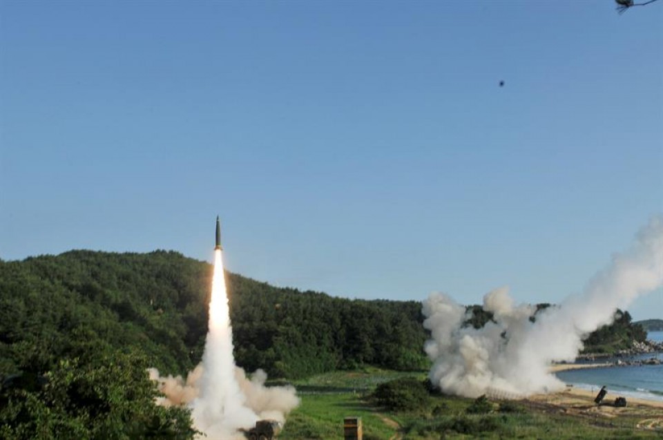 Ipar Koreak jaurtitako misil balistiko bat. Artxiboko argazkia: EFE
