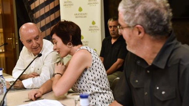 Arza, Aranburu y Muñoz, durante la lectura de la declaración. Foto: Efe