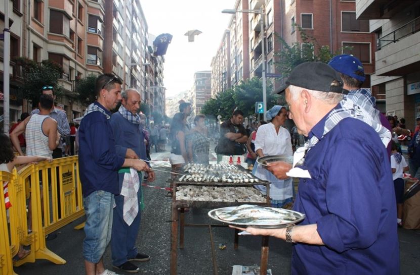 Santurtziko jaietako sardina-jana. Artxiboko argazkia: EITB Media
