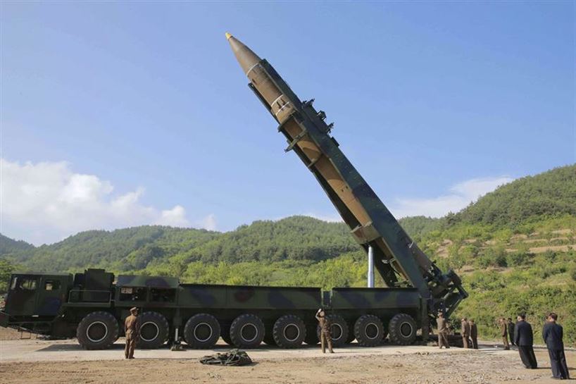 Ipar Koreak jaurtitako misil interkontinentala. Argazkia: EFE