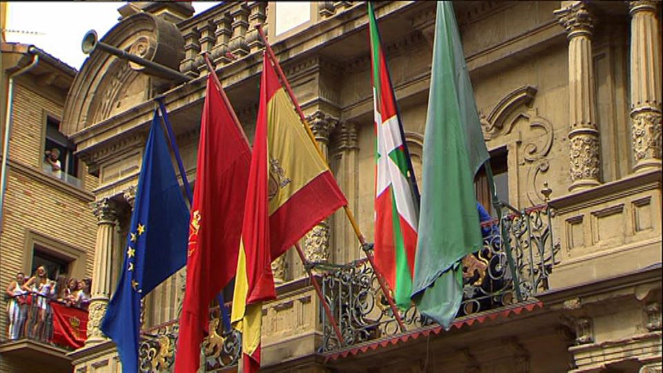 Anulan la colocación de la ikurriña en la fachada del Ayuntamiento de Pamplona