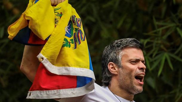 Leopoldo Lopez, bere etxetik egindako agerraldian. Argazkia: EFE