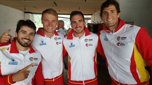 Iñigo Peña, junto a sus compañeros de equipo. Foto: BasqueTeam