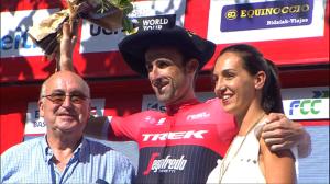 El homenaje a Haimar Zubeldia en el podium de la Clásica