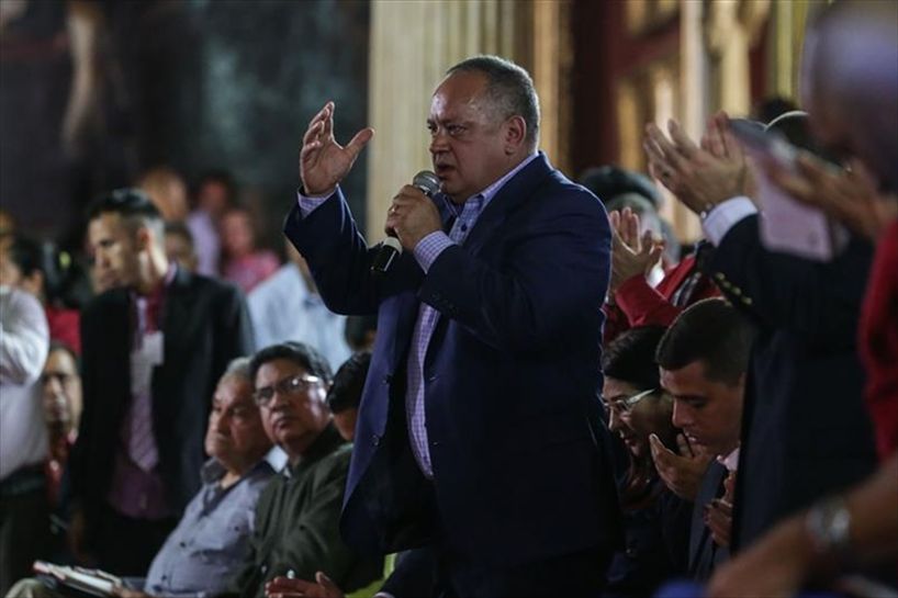 Diosdado Cabello, iaz egindako ekitaldi batean, mikrofonoa eskuan duela
