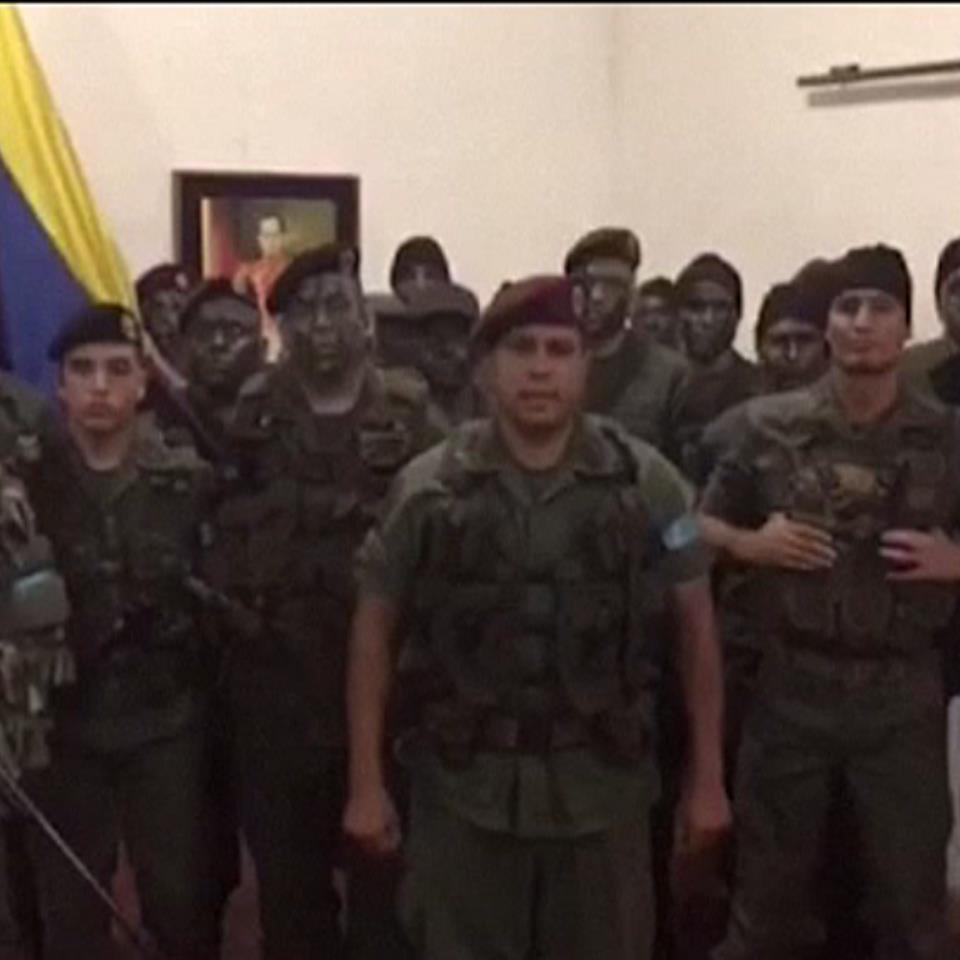 Militares se declaran en 'legítima rebeldía contra la tiranía' de Maduro