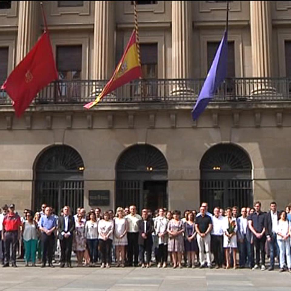 Minuto de silencio en Pamplona en repulsa por los atentados en Cataluña
