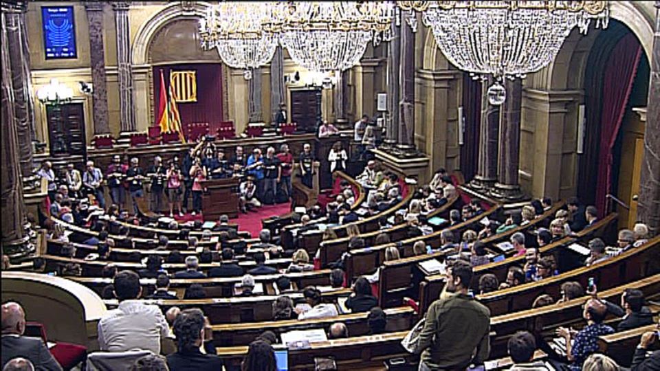 El Parlament catalán aprueba la ley del referéndum