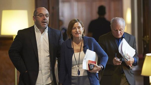 Forcadell se dirige hacia el pleno del Parlament. Foto: EFE