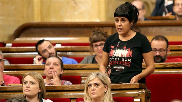 Anna Gabriel, diputada por la CUP en Cataluña hasta finales de octubre de 2017, en el Parlament/EFE