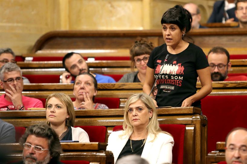 Anna Gabriel, diputada por la CUP en Cataluña hasta finales de octubre de 2017, en el Parlament/EFE
