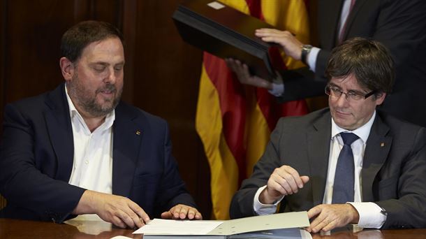 Carles Puigdemont eta Oriol Junqueras. EFE.